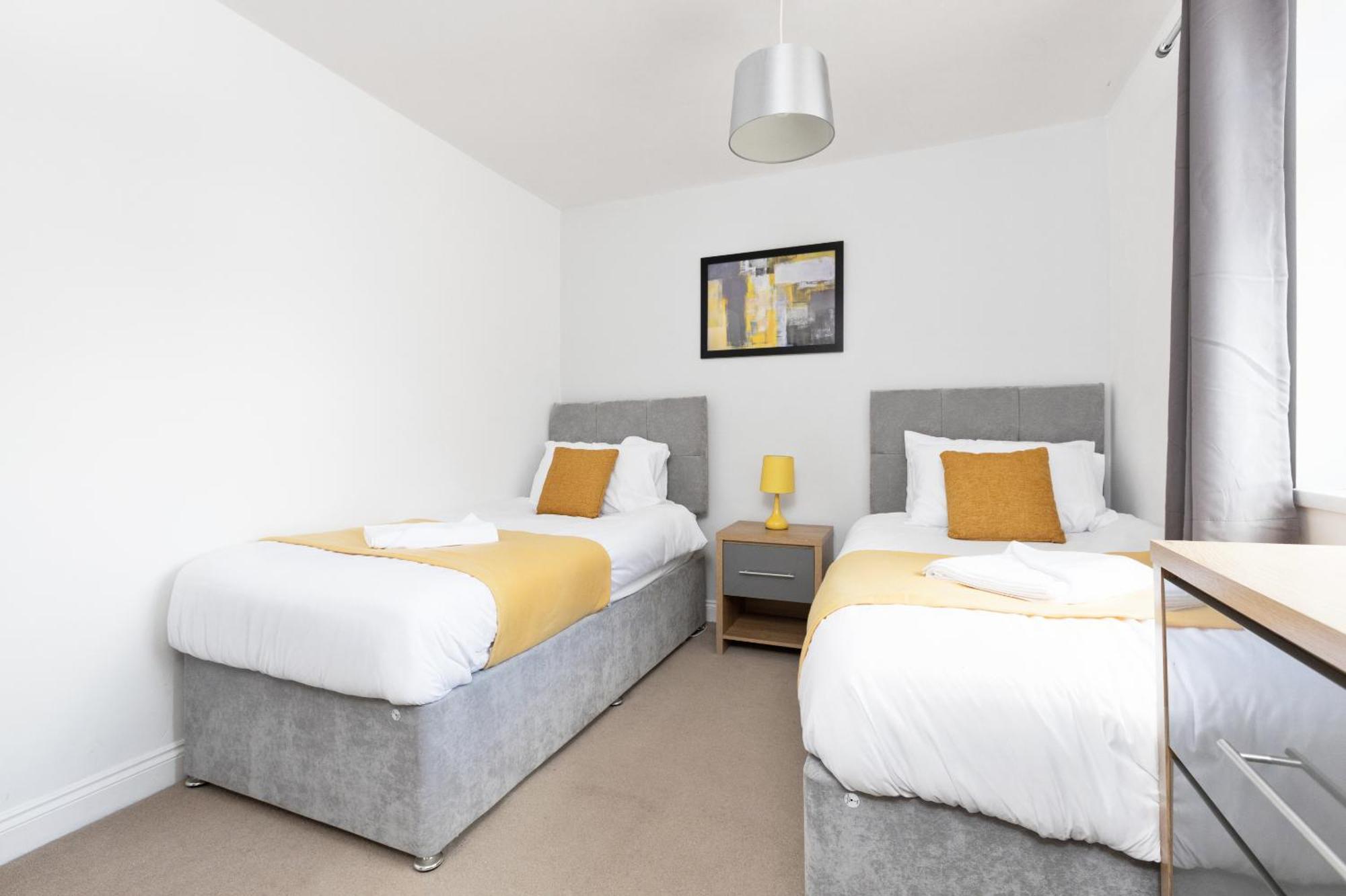 Opp B'Ham - Freshly Refurbished Walls And Carpets! Big Savings Booking 7 Days Or More! Apartment Marston Green Exterior photo