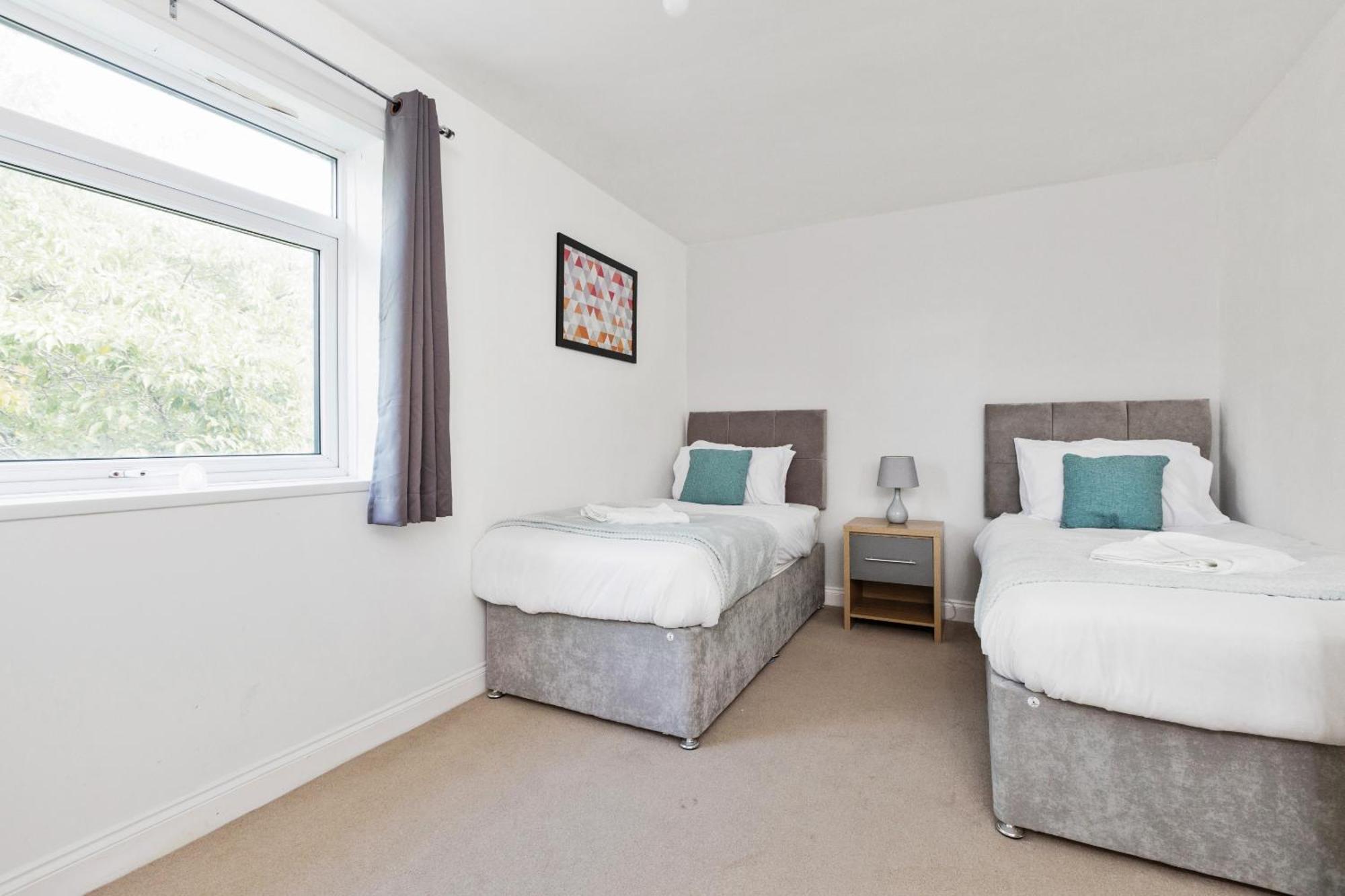 Opp B'Ham - Freshly Refurbished Walls And Carpets! Big Savings Booking 7 Days Or More! Apartment Marston Green Exterior photo