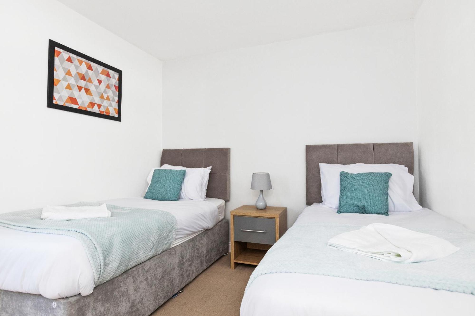 Opp B'Ham - Freshly Refurbished Walls And Carpets! Big Savings Booking 7 Days Or More! Apartment Marston Green Exterior photo