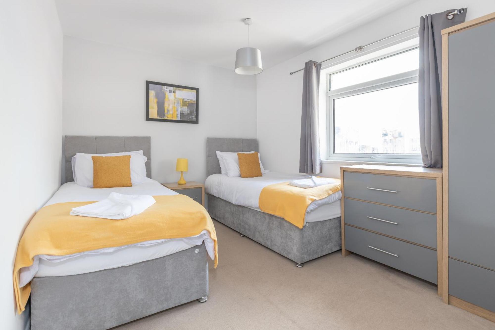 Opp B'Ham - Freshly Refurbished Walls And Carpets! Big Savings Booking 7 Days Or More! Apartment Marston Green Exterior photo