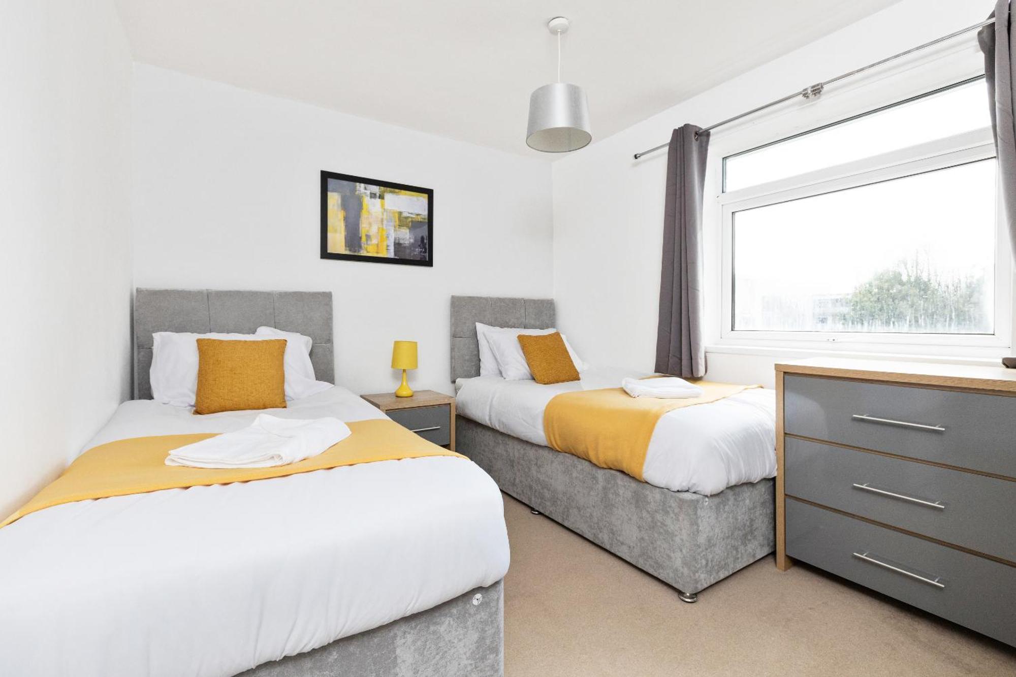 Opp B'Ham - Freshly Refurbished Walls And Carpets! Big Savings Booking 7 Days Or More! Apartment Marston Green Exterior photo